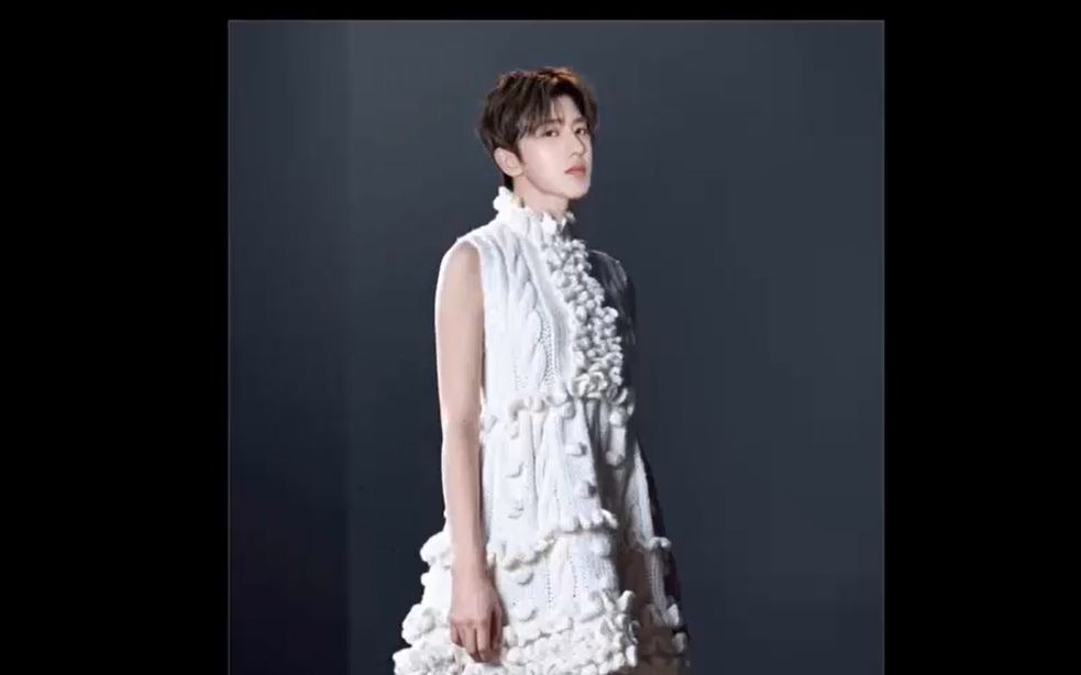 我会唱跳rap,篮球 我还会ps 我想看蔡徐坤穿女装!