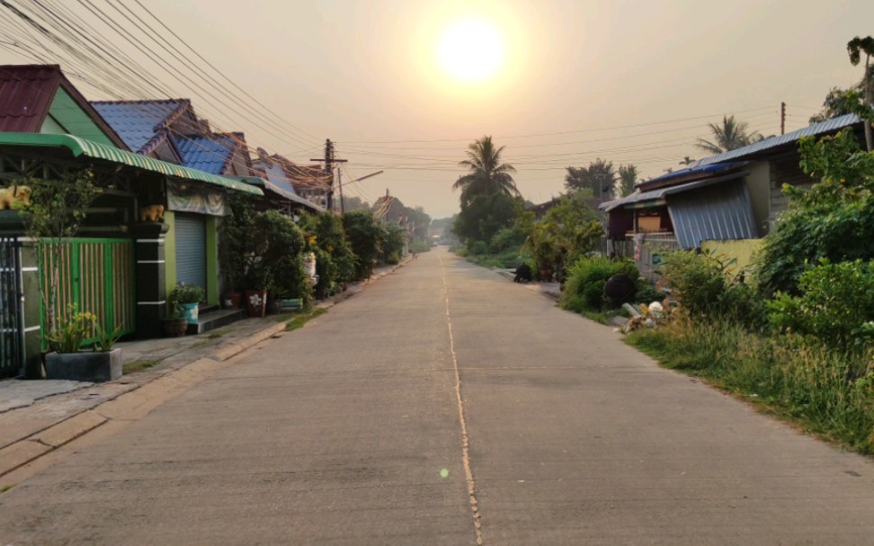 清晨漫步 老挝万象的小巷子