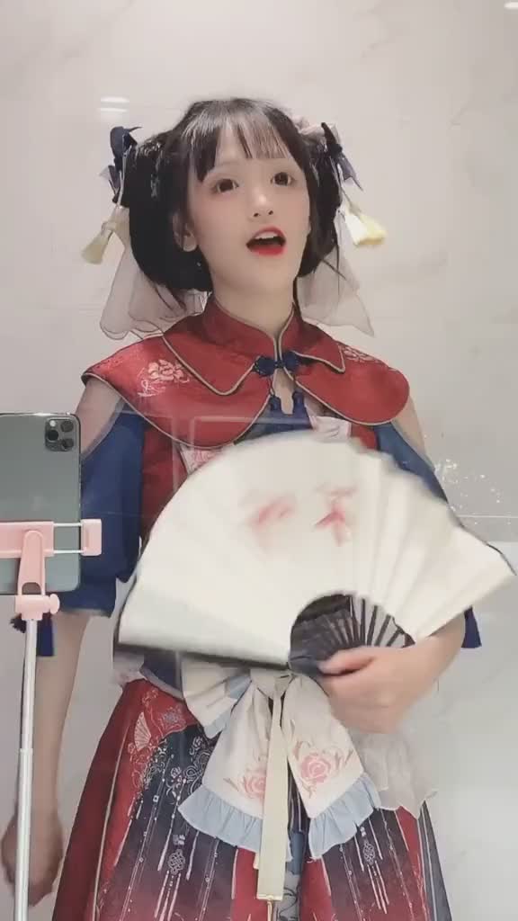 草帽酱左手拧你天灵盖右手拿吉他