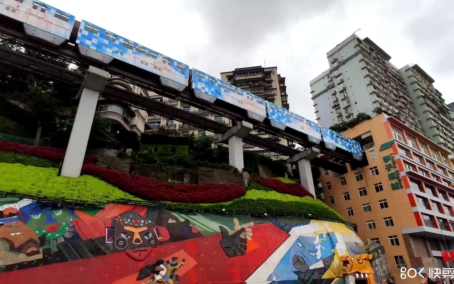 重庆-李子坝轻轨穿楼_哔哩哔哩 (゜-゜)つロ 干杯~-bilibili