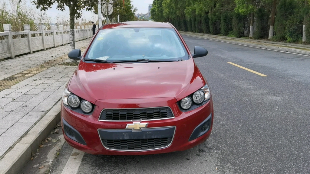 12年二月份上牌雪佛兰爱唯欧14手动挡好开省油精品车况全车九成新安全