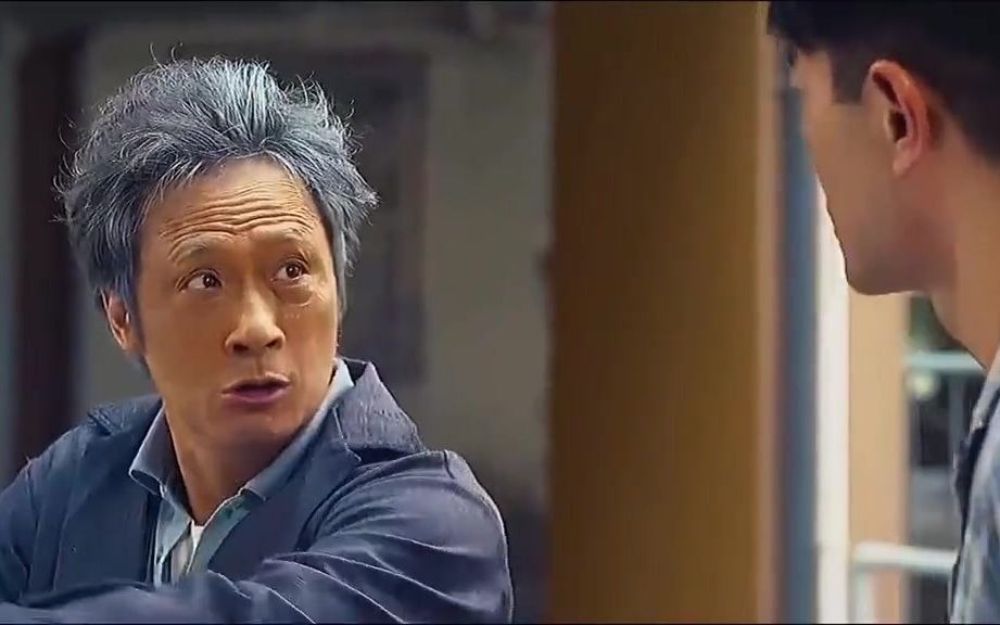 吴镇宇还是年轻戴耳坠帅,平头戴眼镜真的帅_哔哩哔哩 (゜-゜)つロ