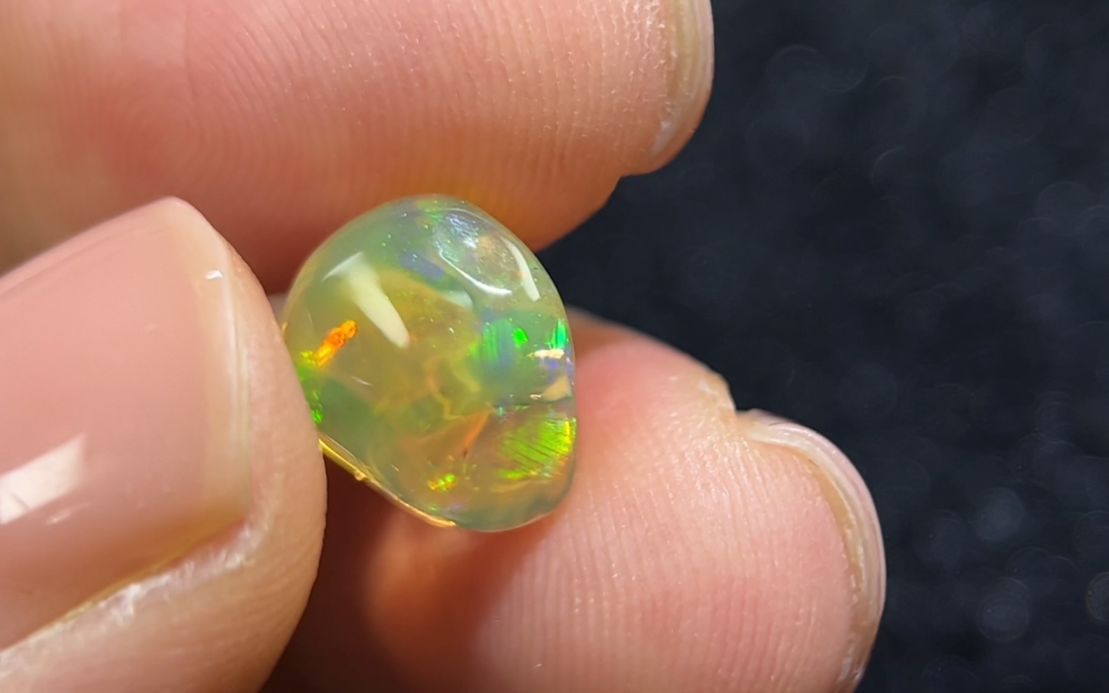 绿色的星辰大海|一颗欧泊