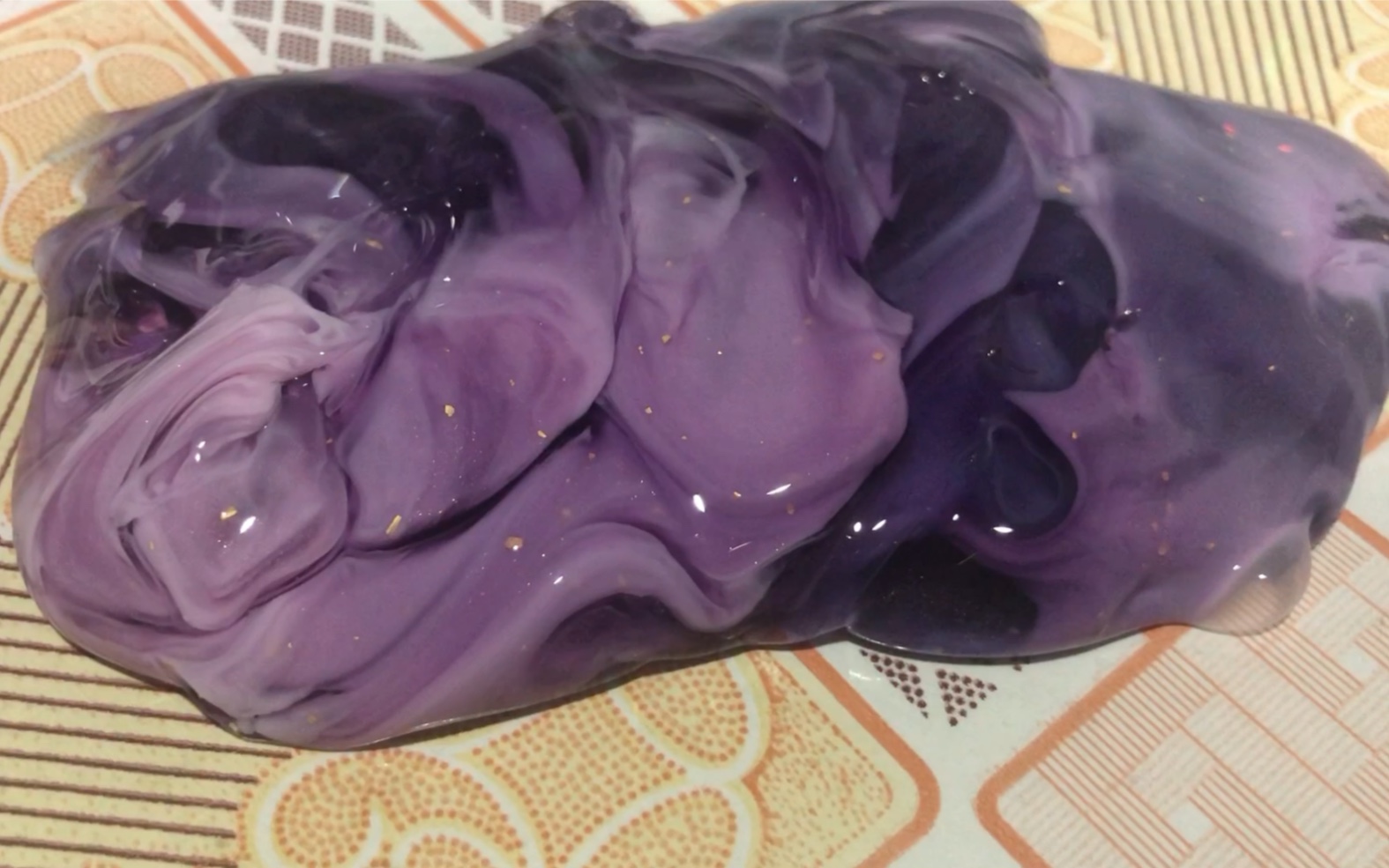 玩自制紫色沉底泥