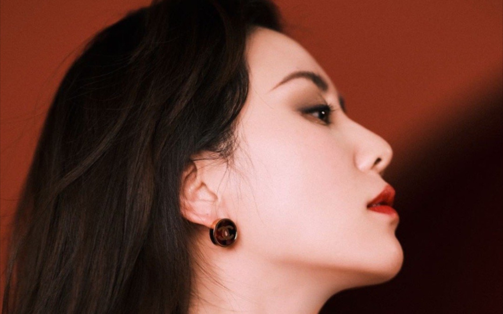 燃烧大陆美貌刘诗诗时尚芭莎派对之红唇烟熏妆网纱碎花裙