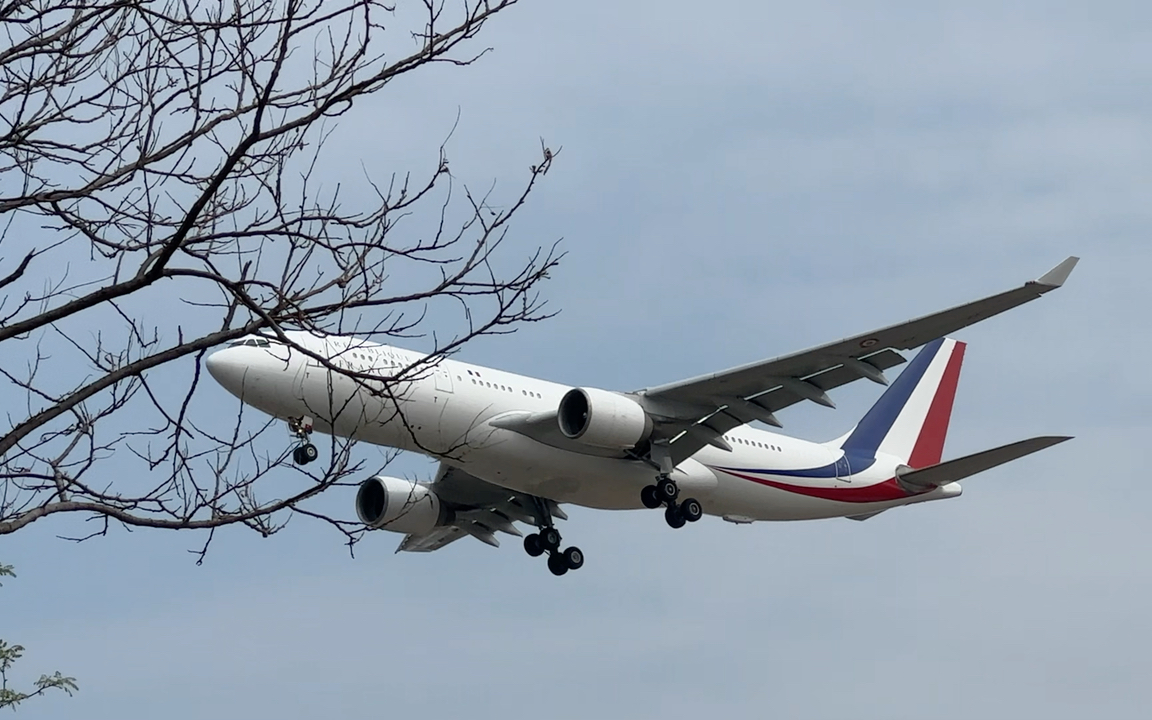 法國空客a330-200總統專機降落北京首都機場