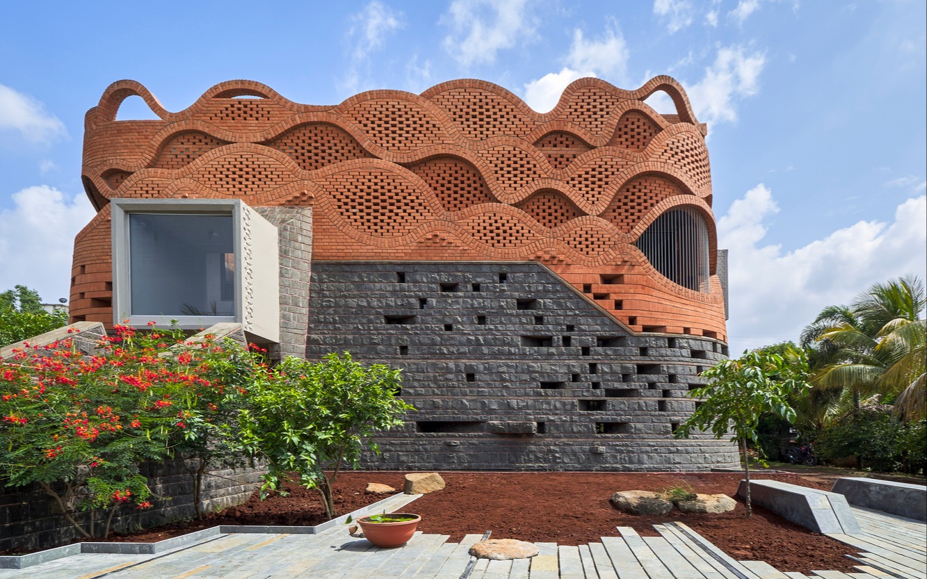 【名人的家】印度富豪的红砖别墅,红砖房设计的天花板