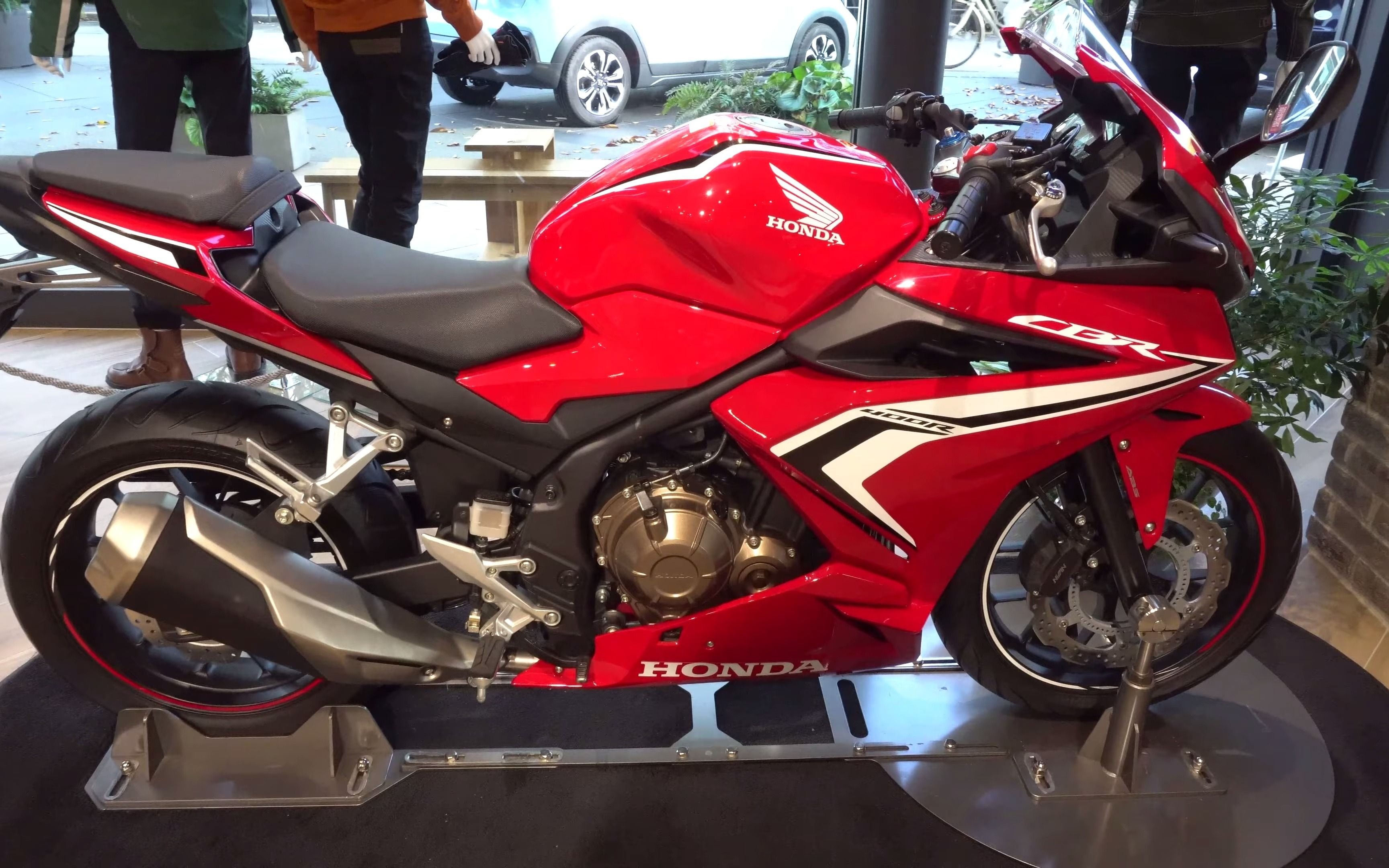 2021 honda本田cbr400r静态展示