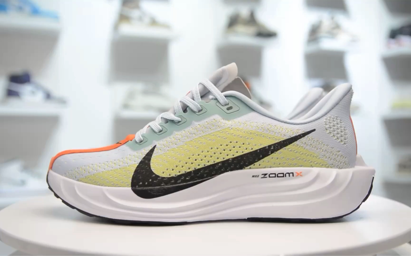 【实拍欣赏】nike zoomx 超级飞马4 跑步鞋 白蓝橙