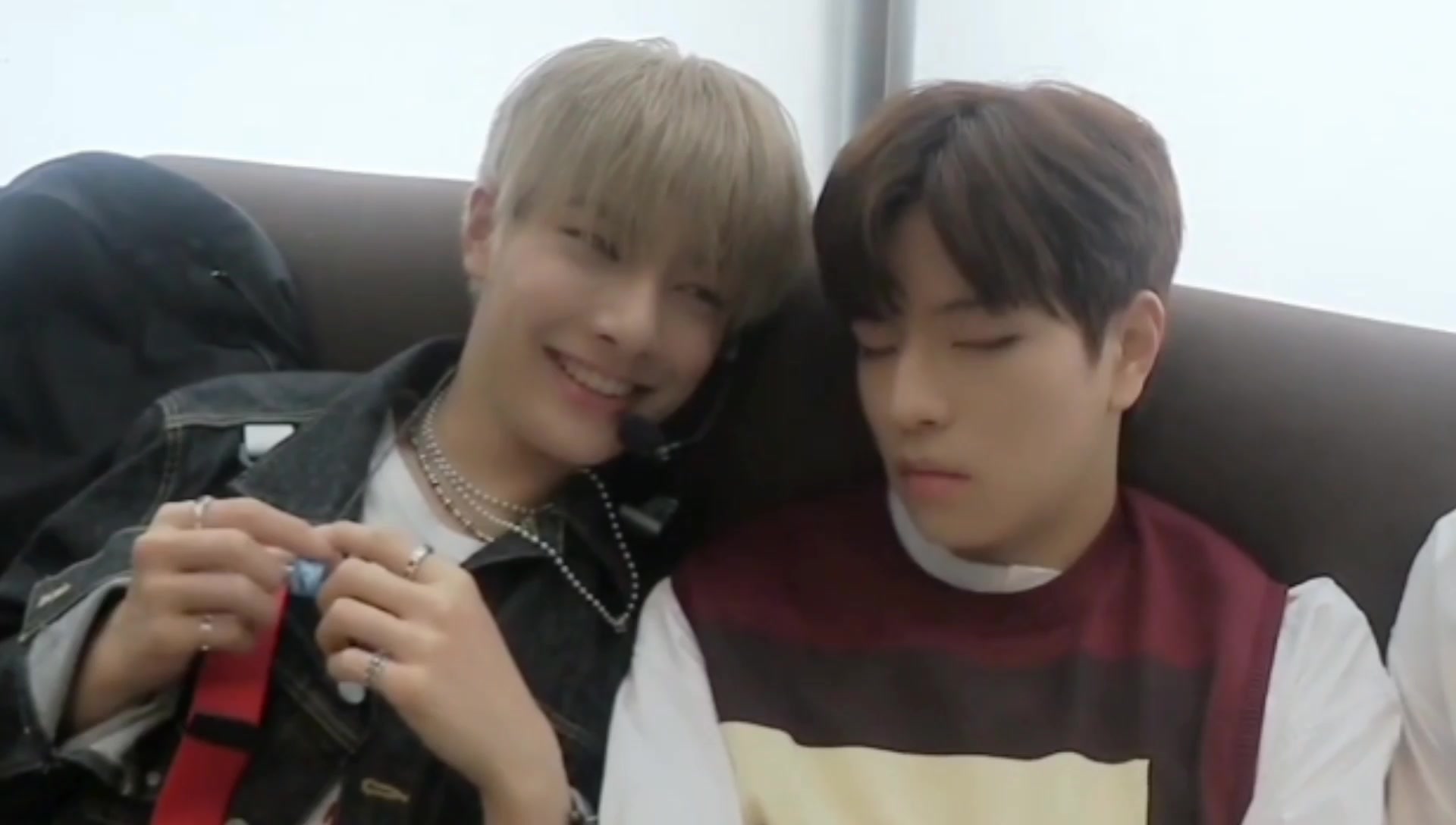 straykids金升玟梁精寅忙内永远line奶玟和伊恩尼超甜日常