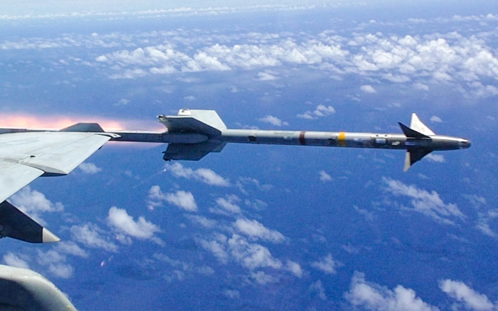 aim-9"响尾蛇"名字的来历:因为美军内部倾轧,故意叫这个恶心你_哔哩
