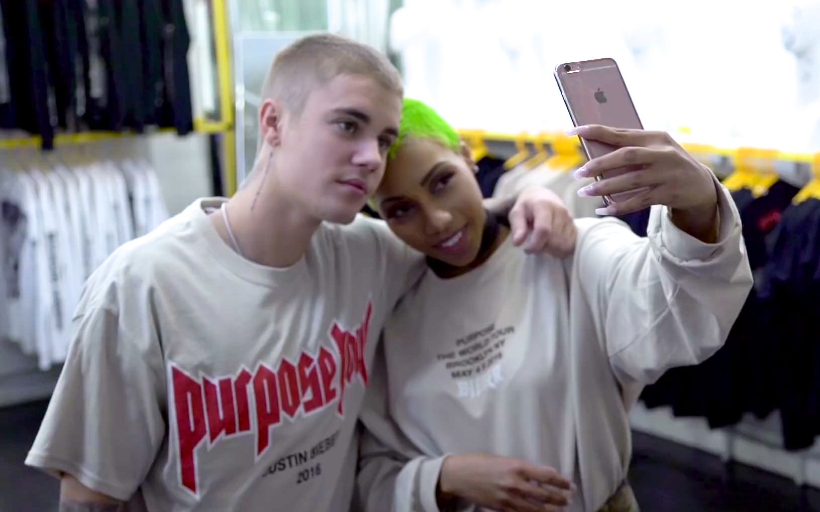 【中英字幕】贾斯汀比伯惊喜现身purpose tour快闪店_哔哩哔哩_bili