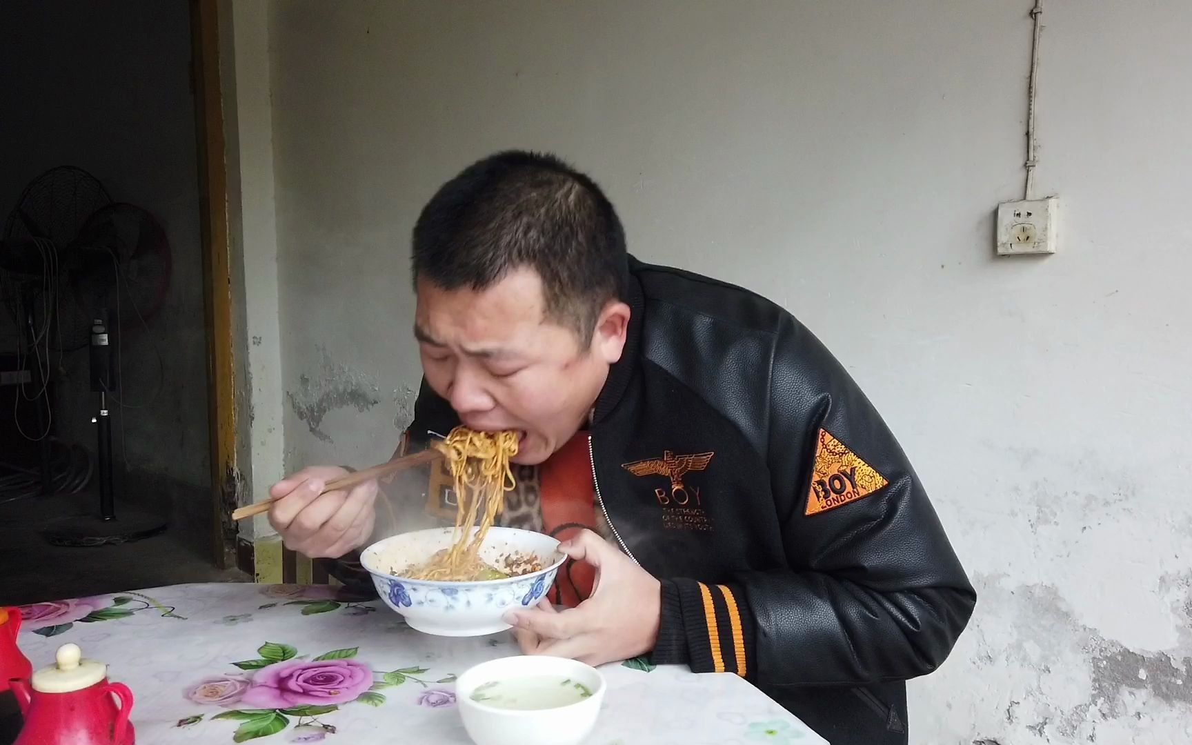 泸州高坝二十多年的老字号干杂面馆杰哥居然第一次吃