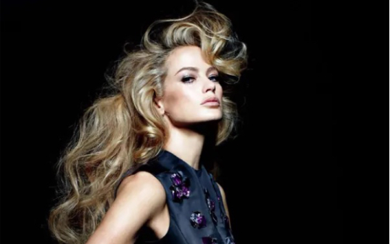 返回90年代/【模特时刻】卡洛琳·莫菲 (carolyn murphy)_哔哩哔哩