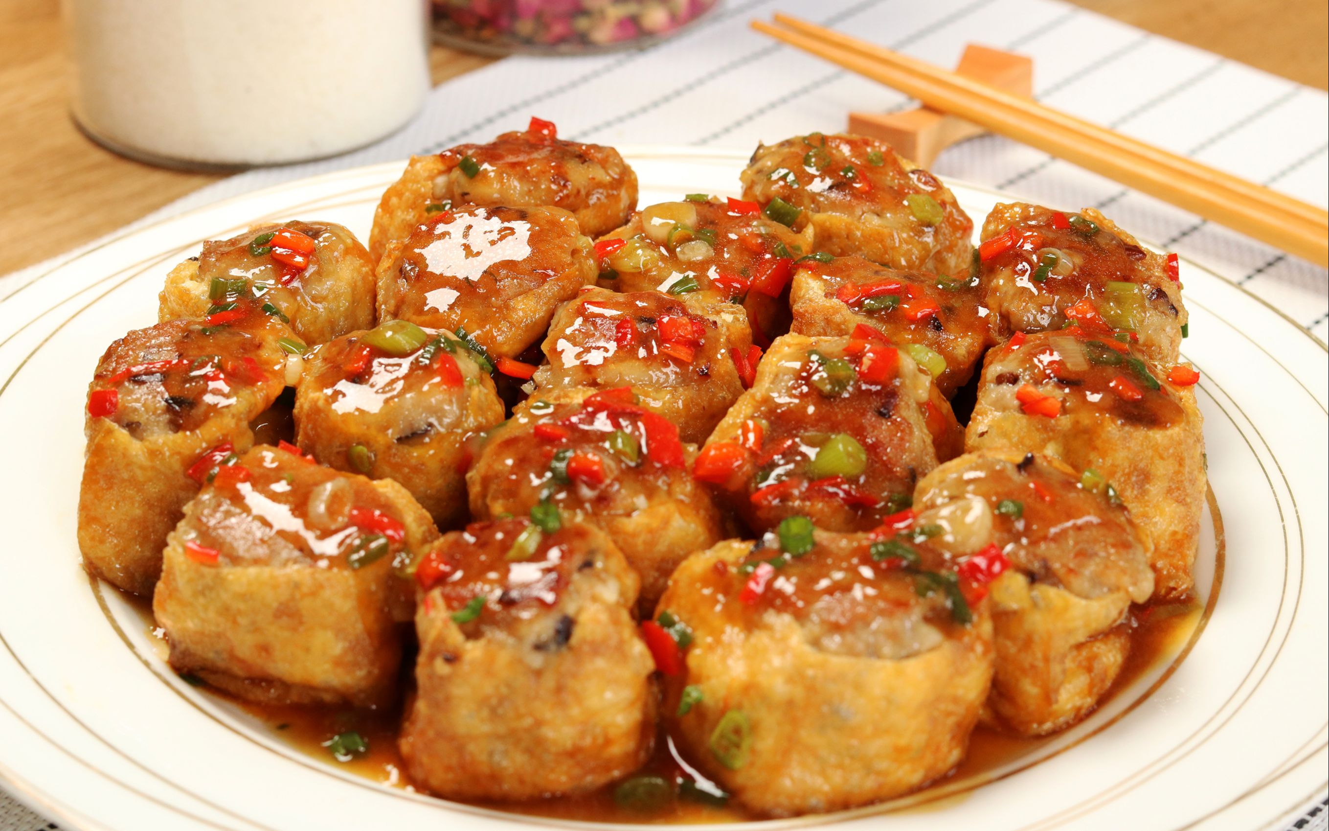 客家油豆腐酿肉做法:鲜嫩多汁,好吃不腻,一口一个好过瘾