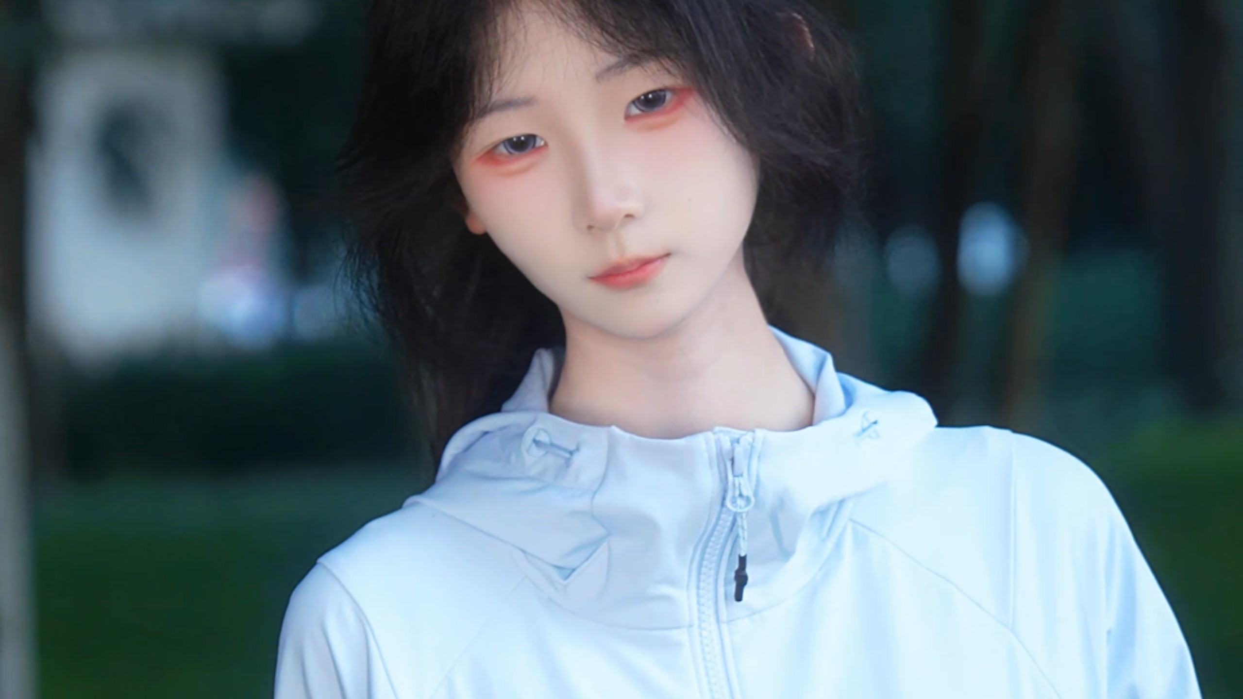要和我一起去散步嘛