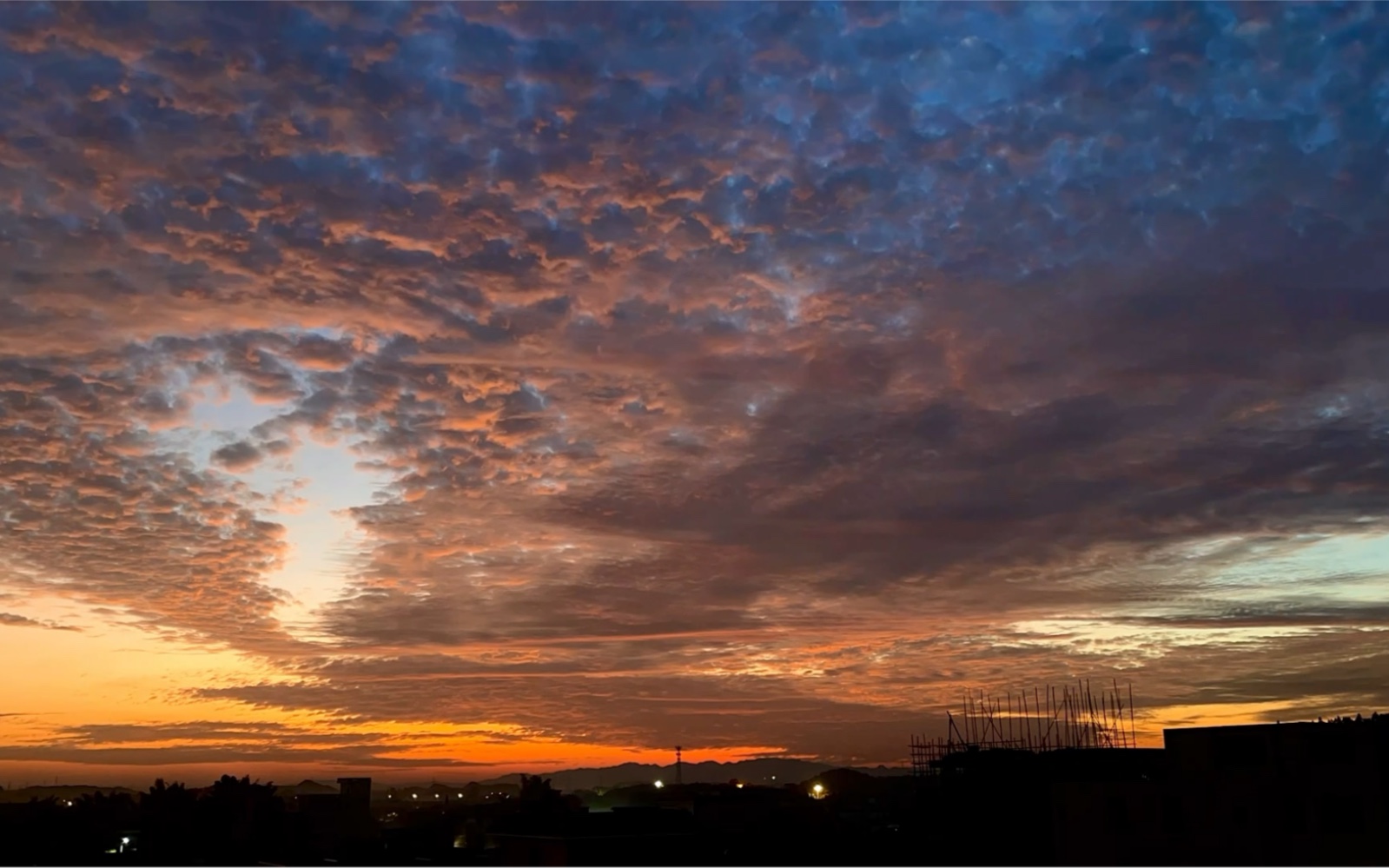 苹果12promax与大疆mini同一片天空