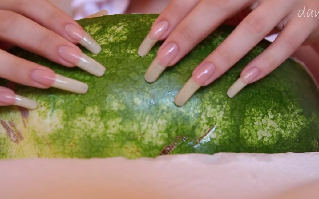 dani助眠用长指甲敲击西瓜挖西瓜籽刮擦西瓜