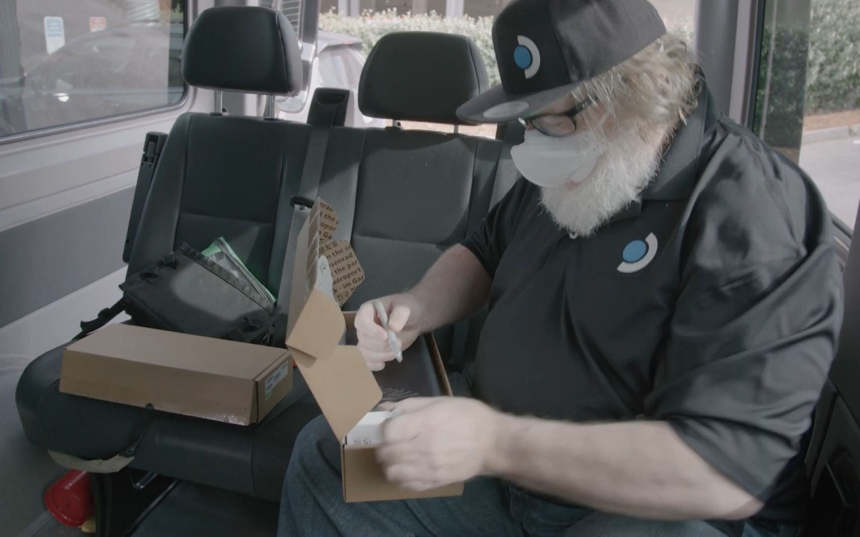 g胖亲笔签名送steam deck-v社老大gabe newell送pc掌机上门_哔哩哔哩