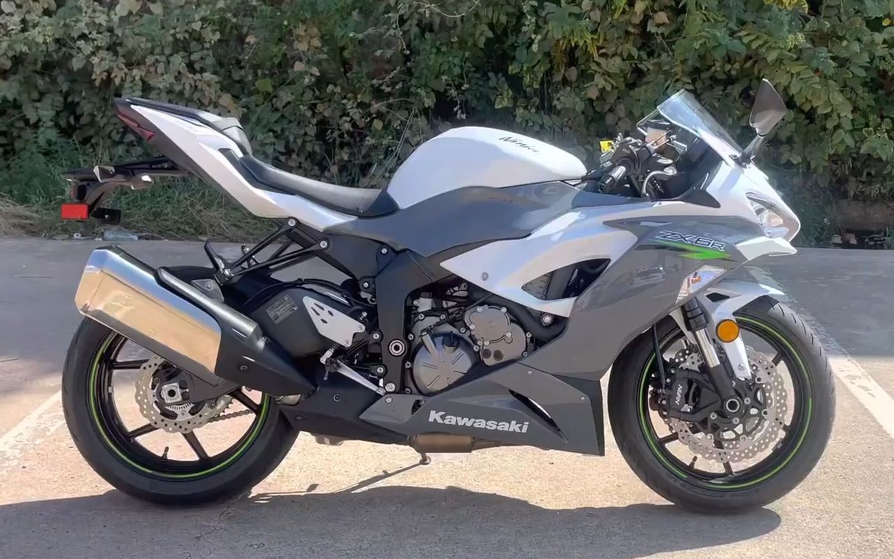 川崎ninja zx-6r跑车