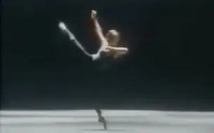 Download Video: 【希薇·纪莲】【Sylvie Guillem】多少悬在半空中 In the Middle Somewhat Elevated