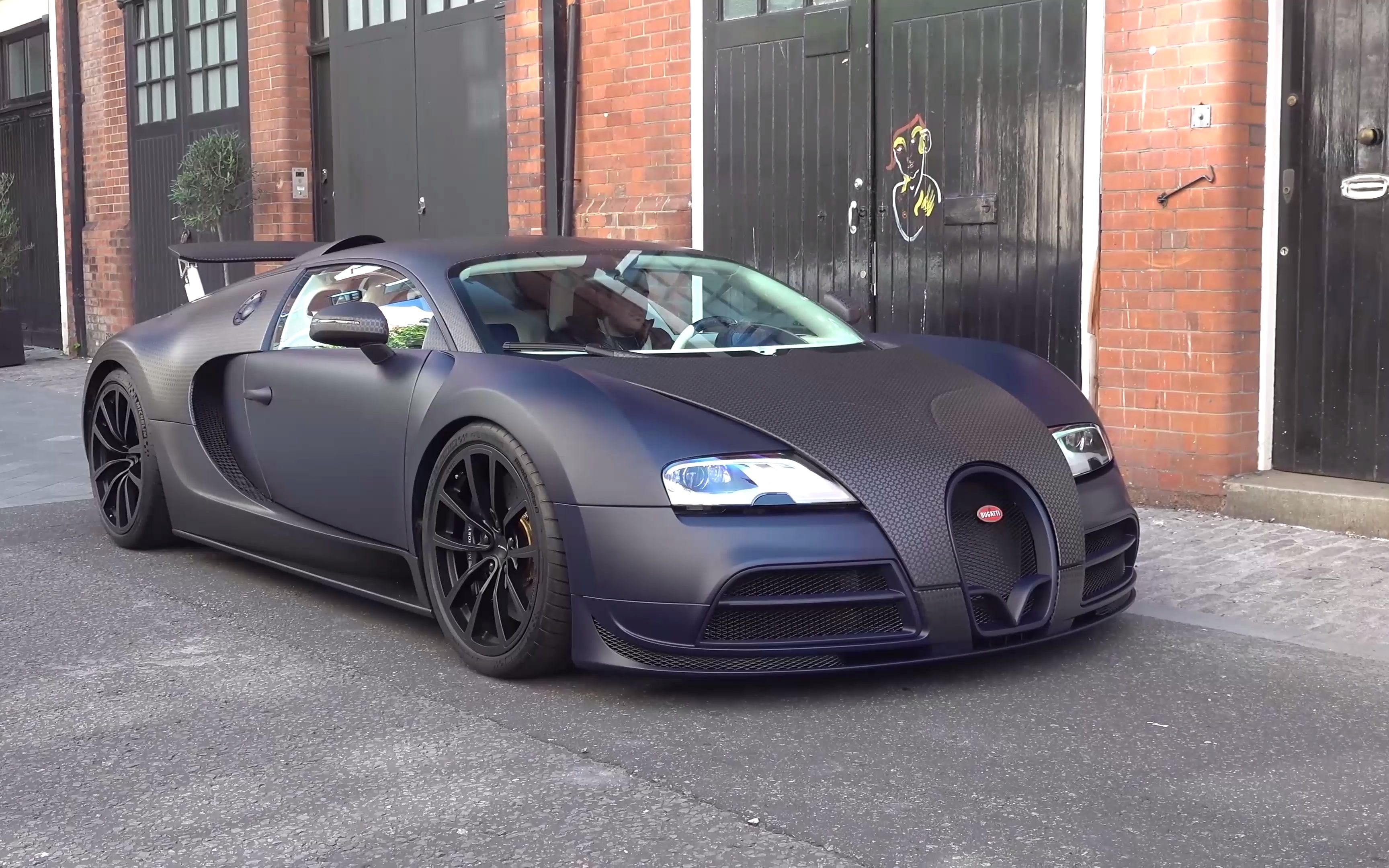 【mansory】【4k】200w刀的mansory布加迪威龙在伦敦市区咆哮!