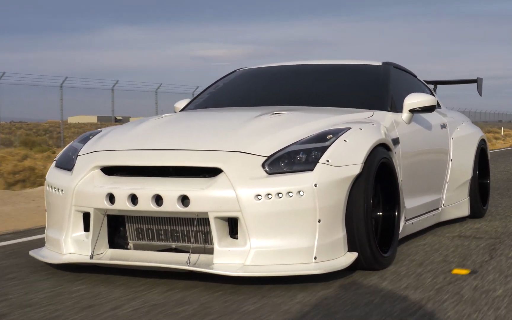 【4k】信仰白骑士,车身美到极致!丨日产r35 gtr