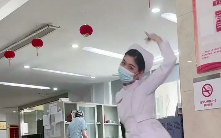 [图]哦啦啦，拉上小姐姐一起 #来跳舞💃