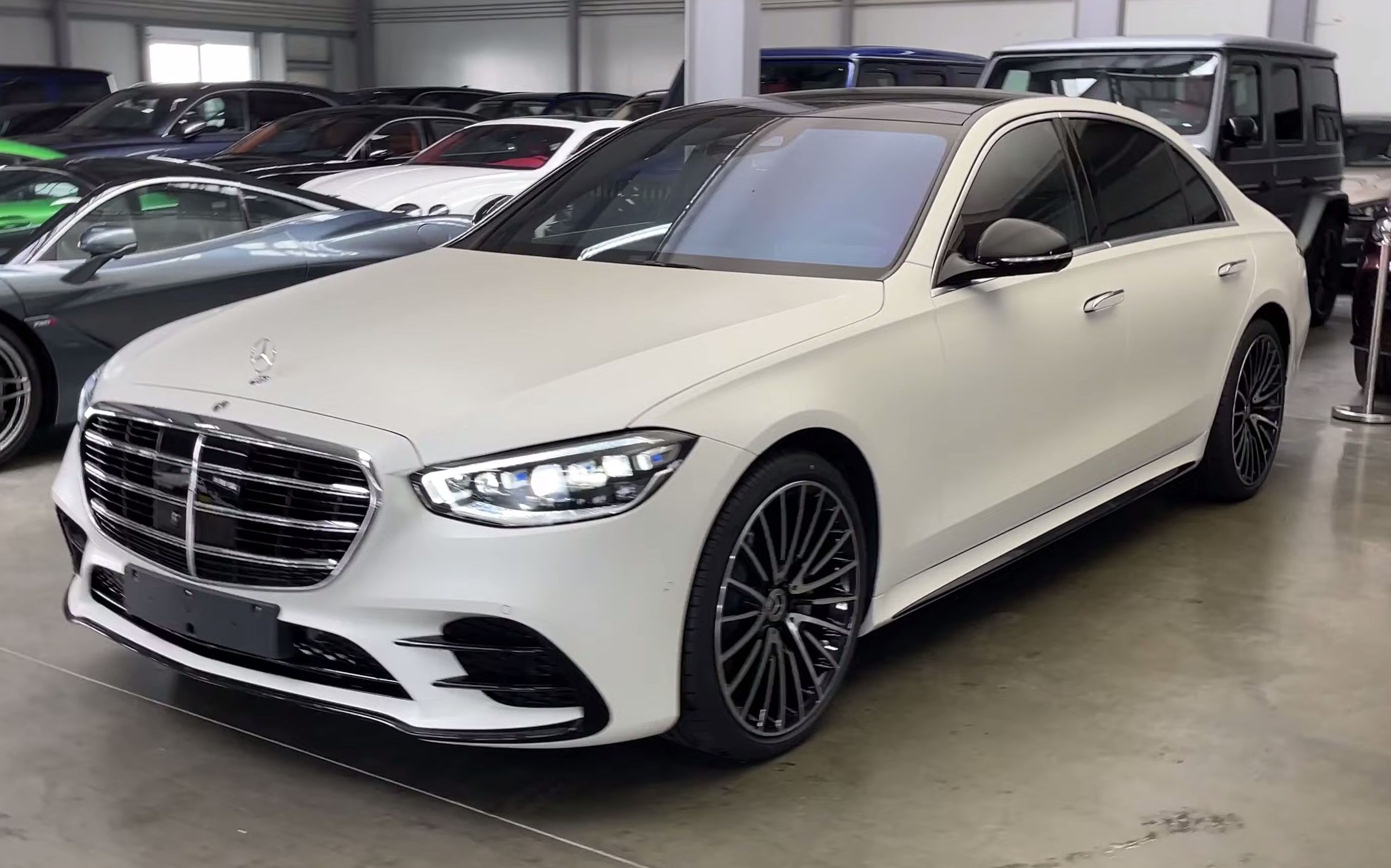 奔驰 w223 s级 s580 2022年款amg套件白色德国4s店