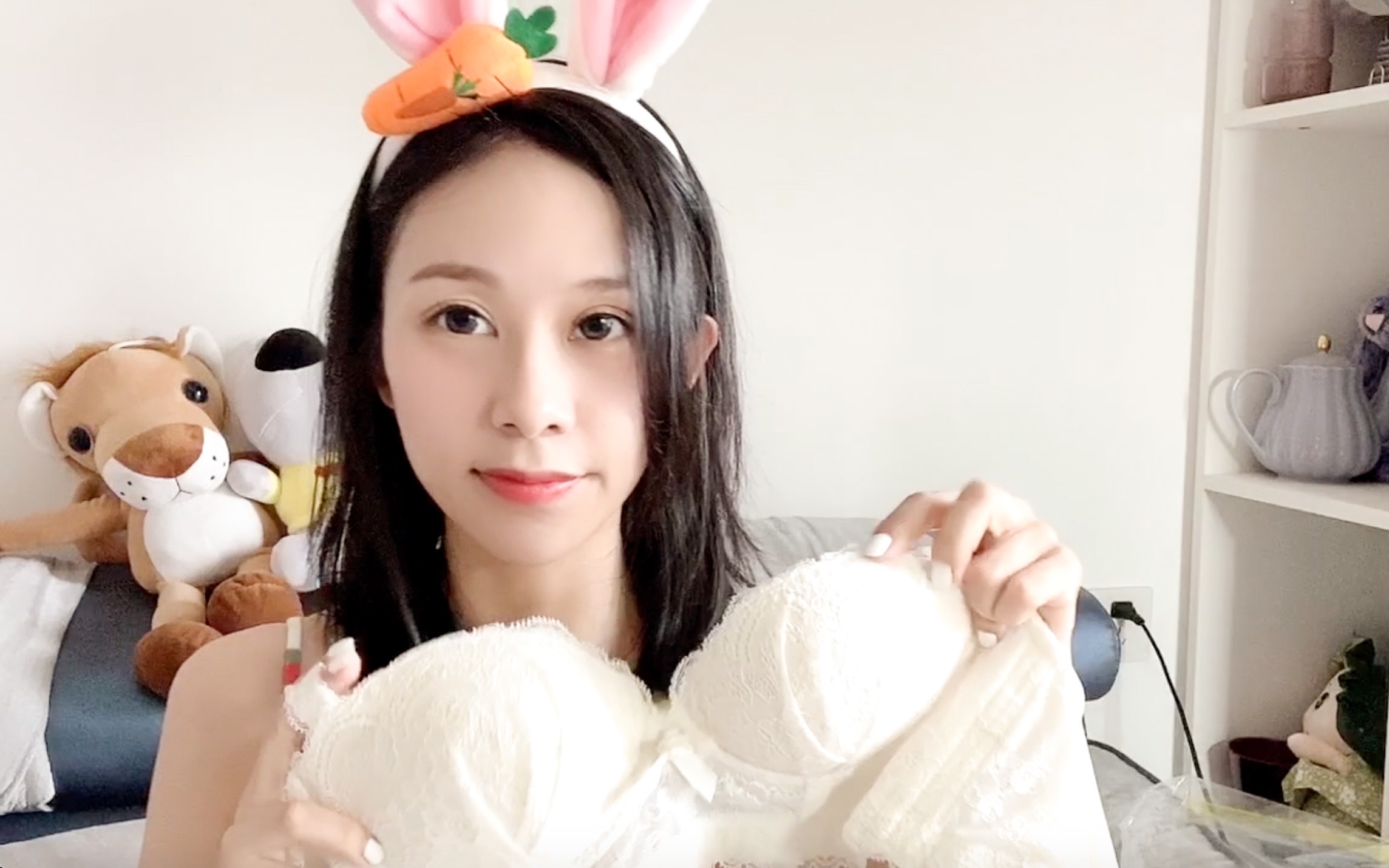 活动  单身小姐姐多件快递开箱,连内衣也有?网友:网购的内衣能合身吗