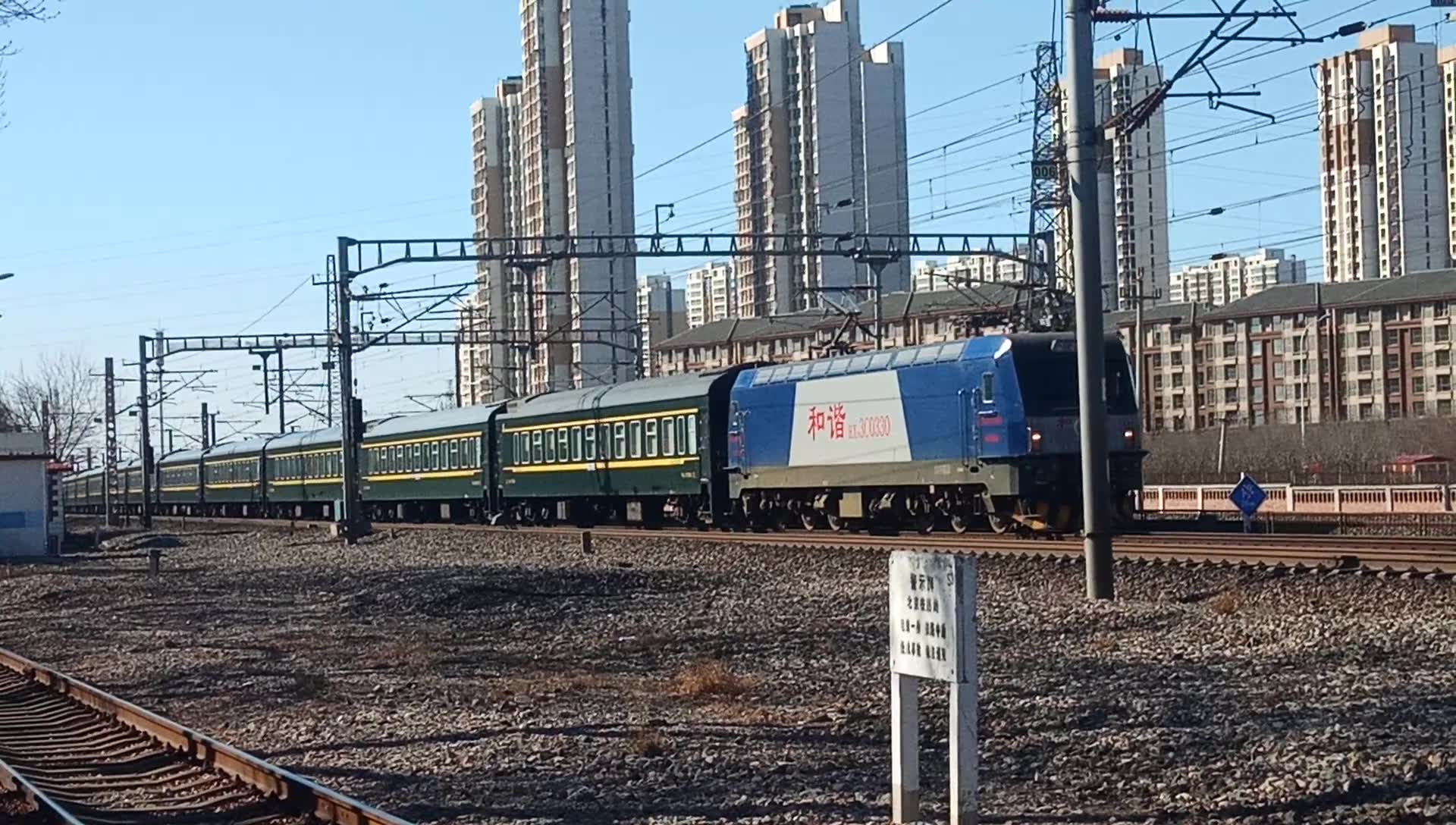 【中国铁路】津山线塘沽拍车258次列车驶向塘沽站.