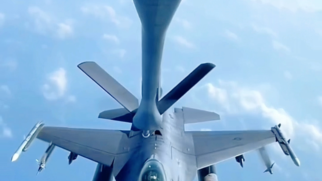 空中加油 美战机各种空中加油展示