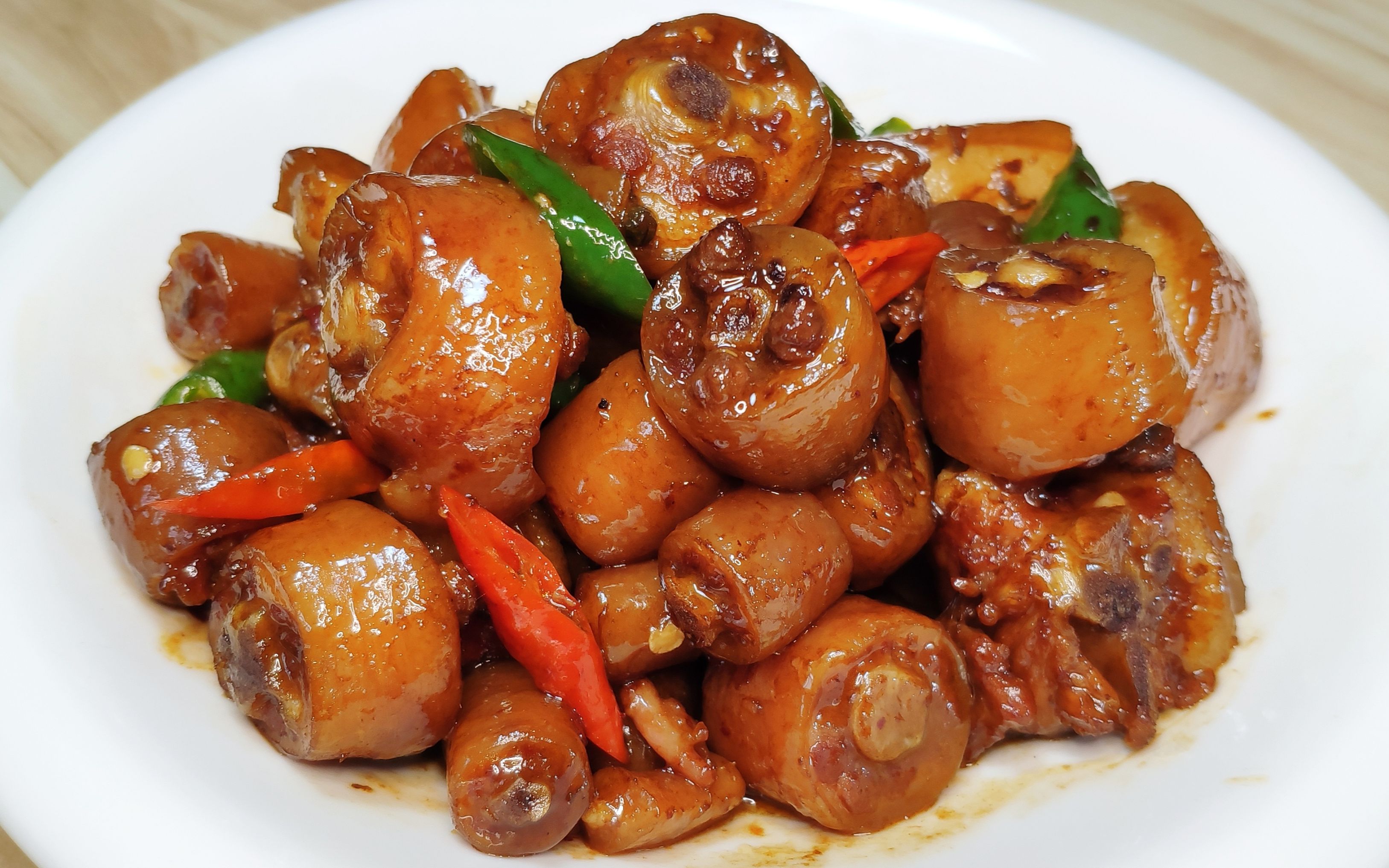 猪尾巴这样做也很好吃,肉烂胶粘,一口下去都是胶原蛋白