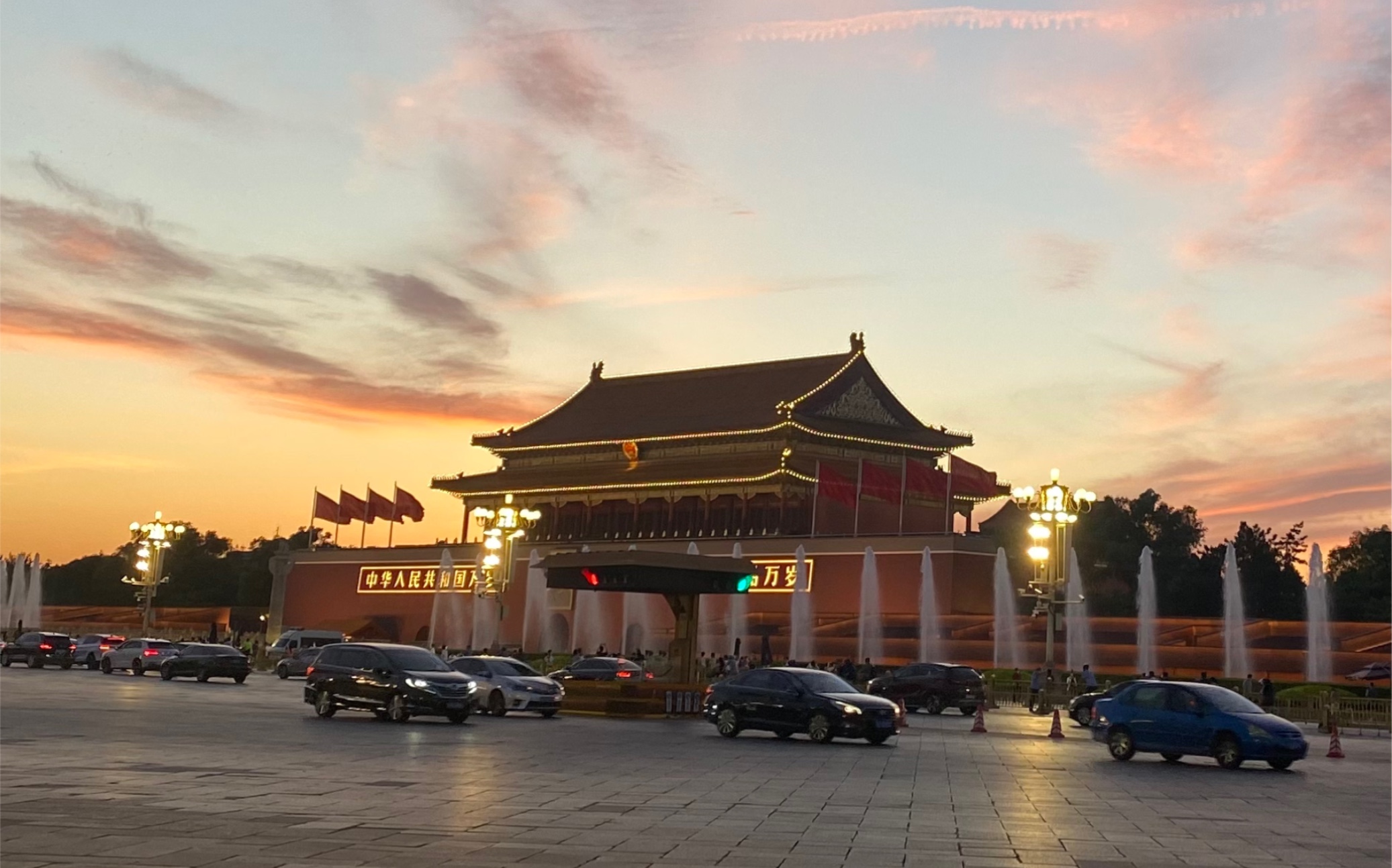 傍晚一起去长安街骑车看天安门城楼吧