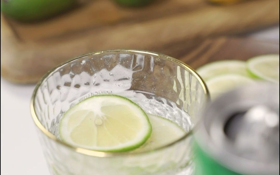 今日份整活给各位股东来上一杯爽口上头的冻柠碧