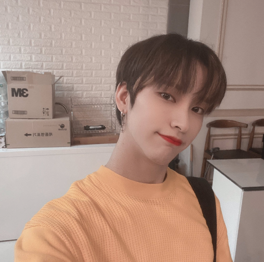 活动  【nine 郑煜缜】是 高 中 生 吧