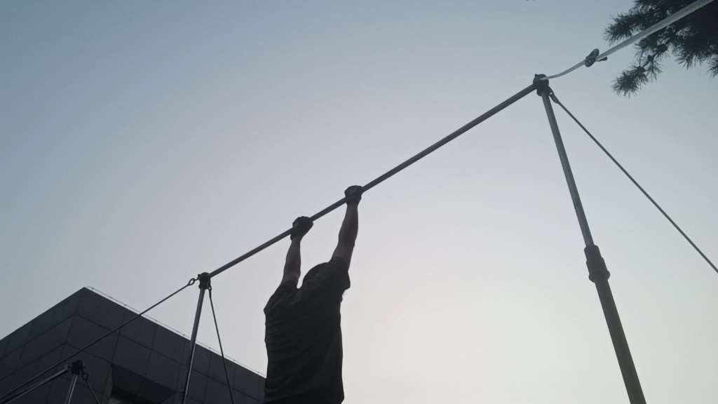 引体向上,演绎生命的力量与韧性