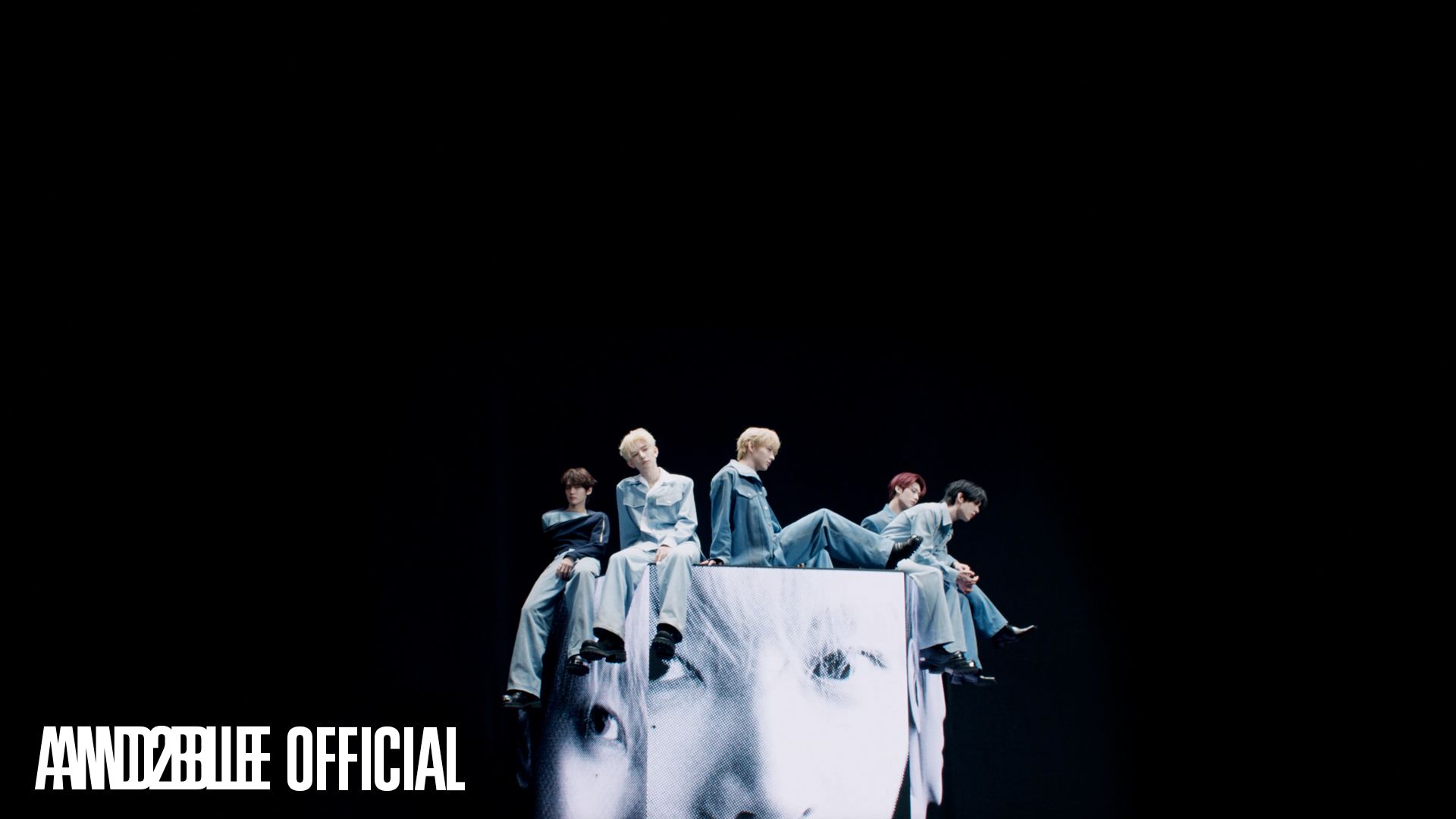 【AND2BLE】'French Kissing' MV