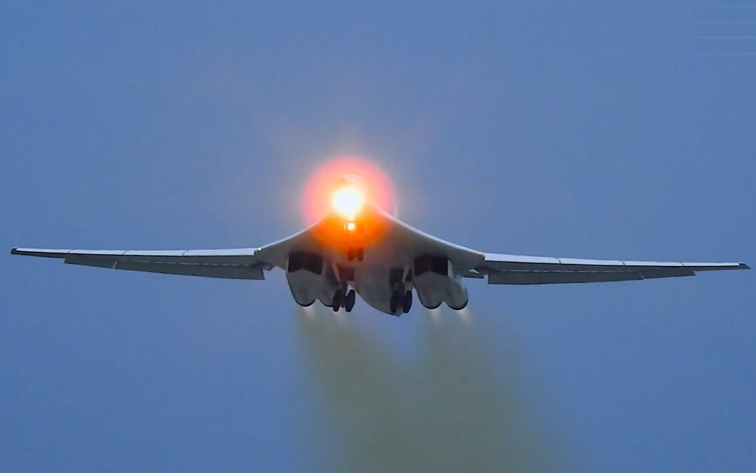 排量就是力量! 图-160"白天鹅"战略轰炸机强势起飞