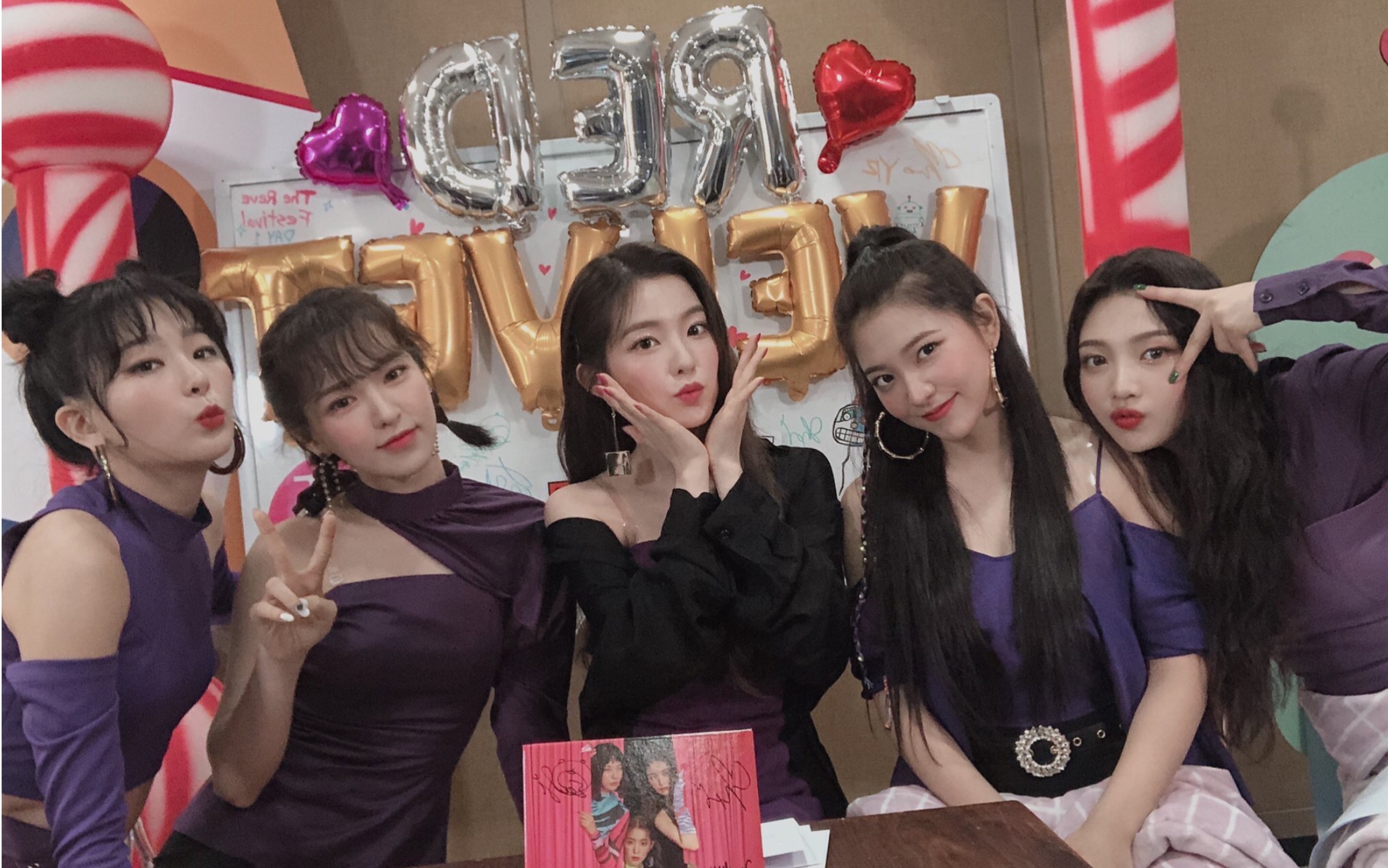 [RedVelvet]190623 SBS KPOP PLAY: 候机室直播.(片段)哔哩哔哩bilibili