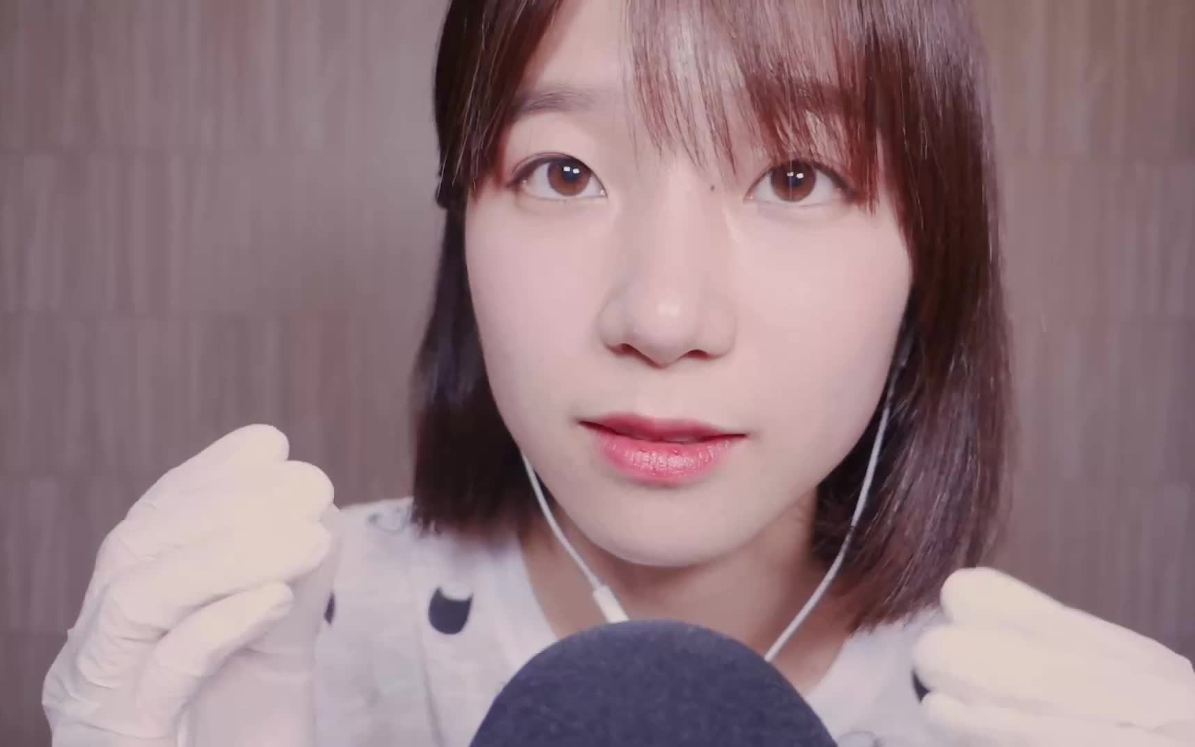 asmrlatte拿铁小姐姐轻轻抚摸你的脸