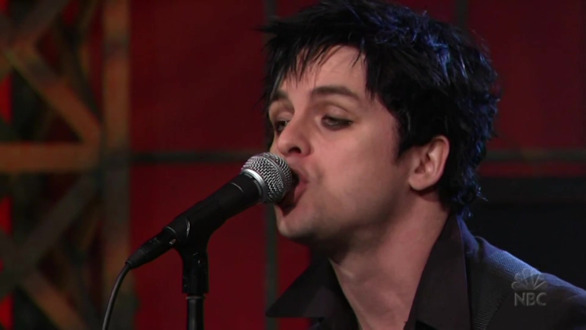 [图]Green Day - Boulevard of Broken Dream (The Tonight Show with Jay Leno 2004)