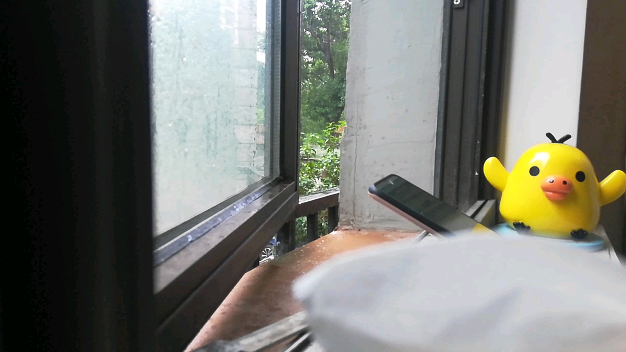 雨天窗边背单词