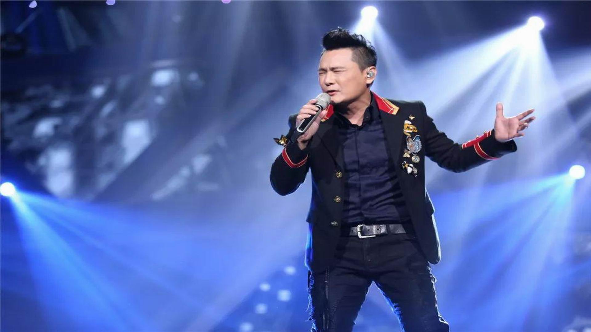 情歌王子张信哲一首《爱如潮水》空灵的嗓音,一开口就爱了!