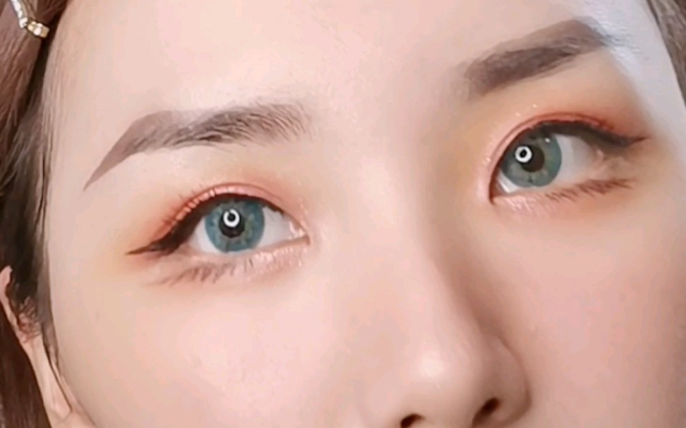 眼睑下至妆容  精致的妆容经得起岁月沉淀的肖像写真