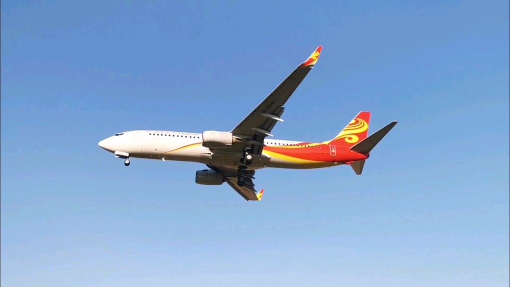 海航波音737-800降落