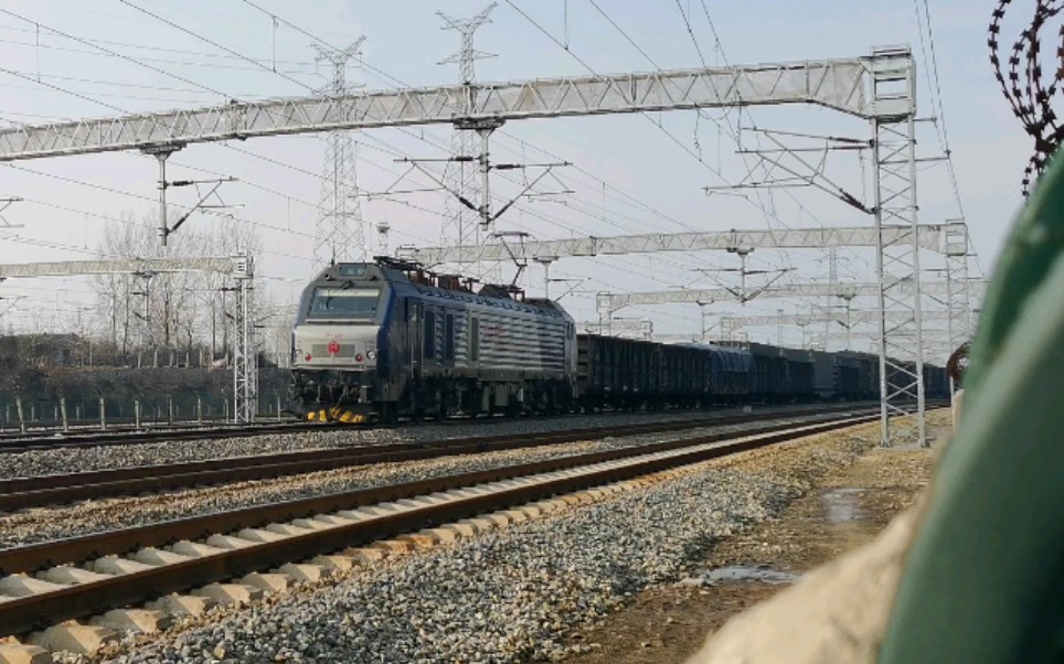 上局宁东段hxd2b0097牵引21025,北集坡一道通过