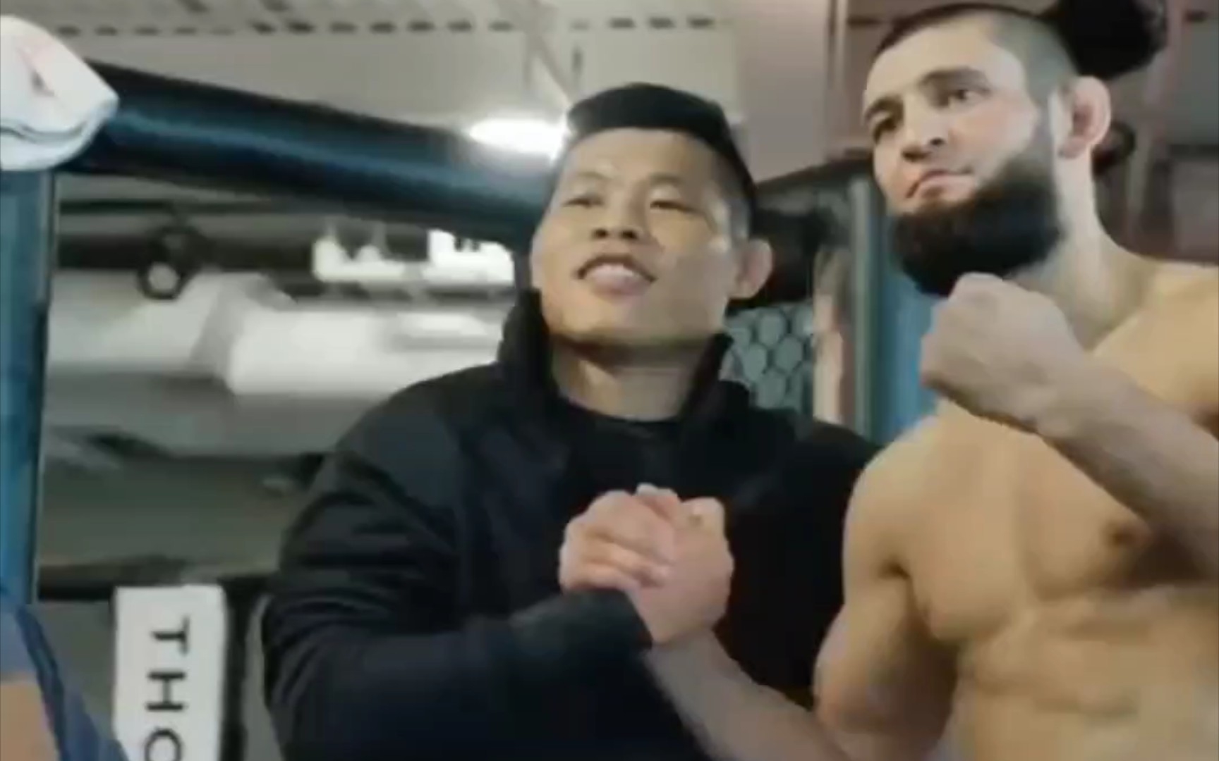 UFC当“吸血魔”李景亮再次遇到“狼王”奇马耶夫_哔哩哔哩_bilibili