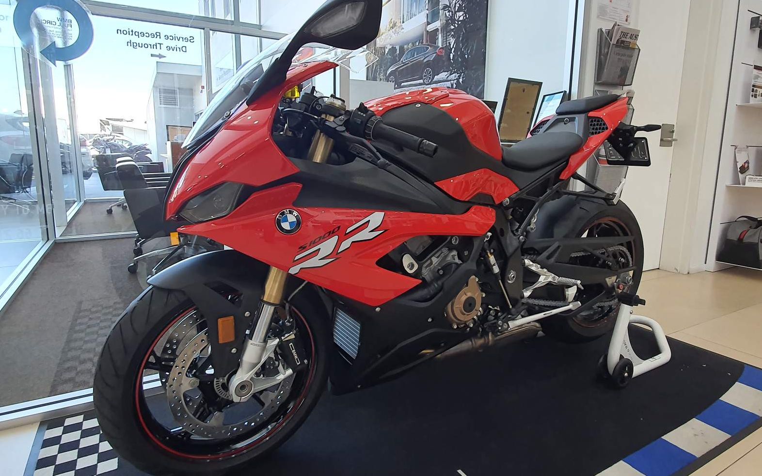 1档竟能149km/h?全新宝马s1000rr夜间tft屏幕展示