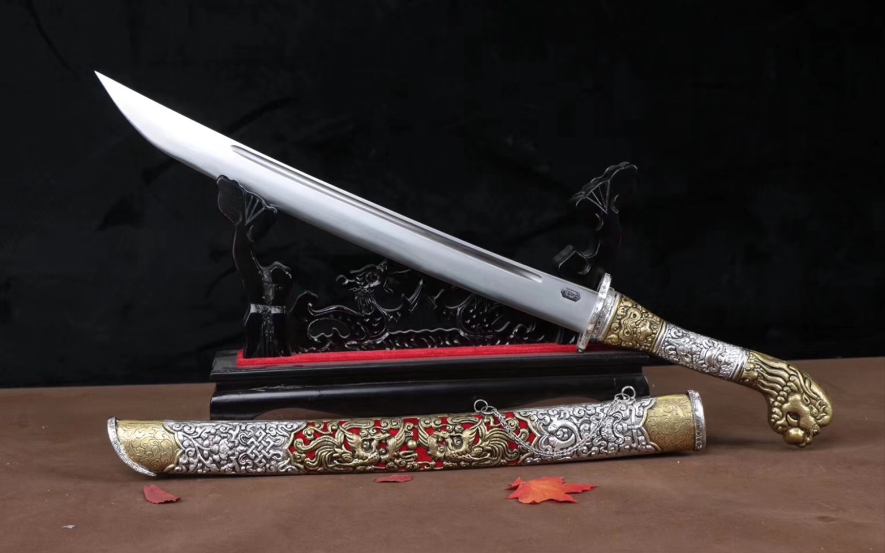 精品龙泉刀,纯手工精雕,狂狮藏刀